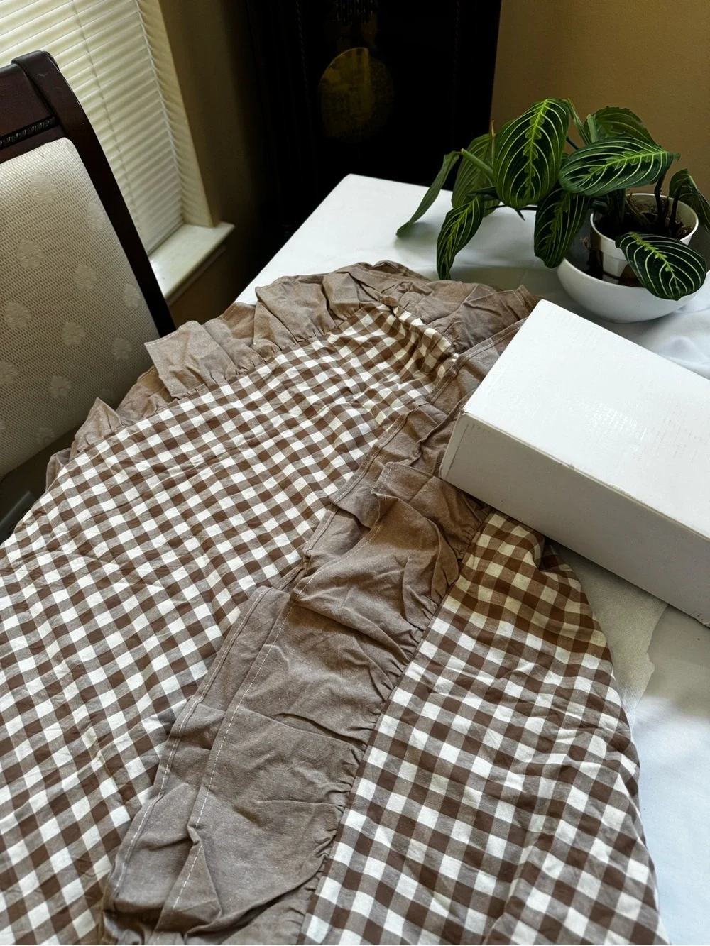 Classic Beige Gingham Tablecloth with Ruffled Edge